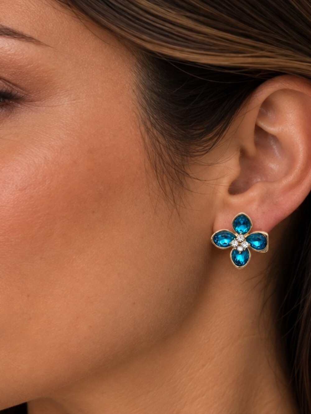 💎 Blue Crystal Flower Stud Earrings Gold Tone Rhinestone Statement NWOT